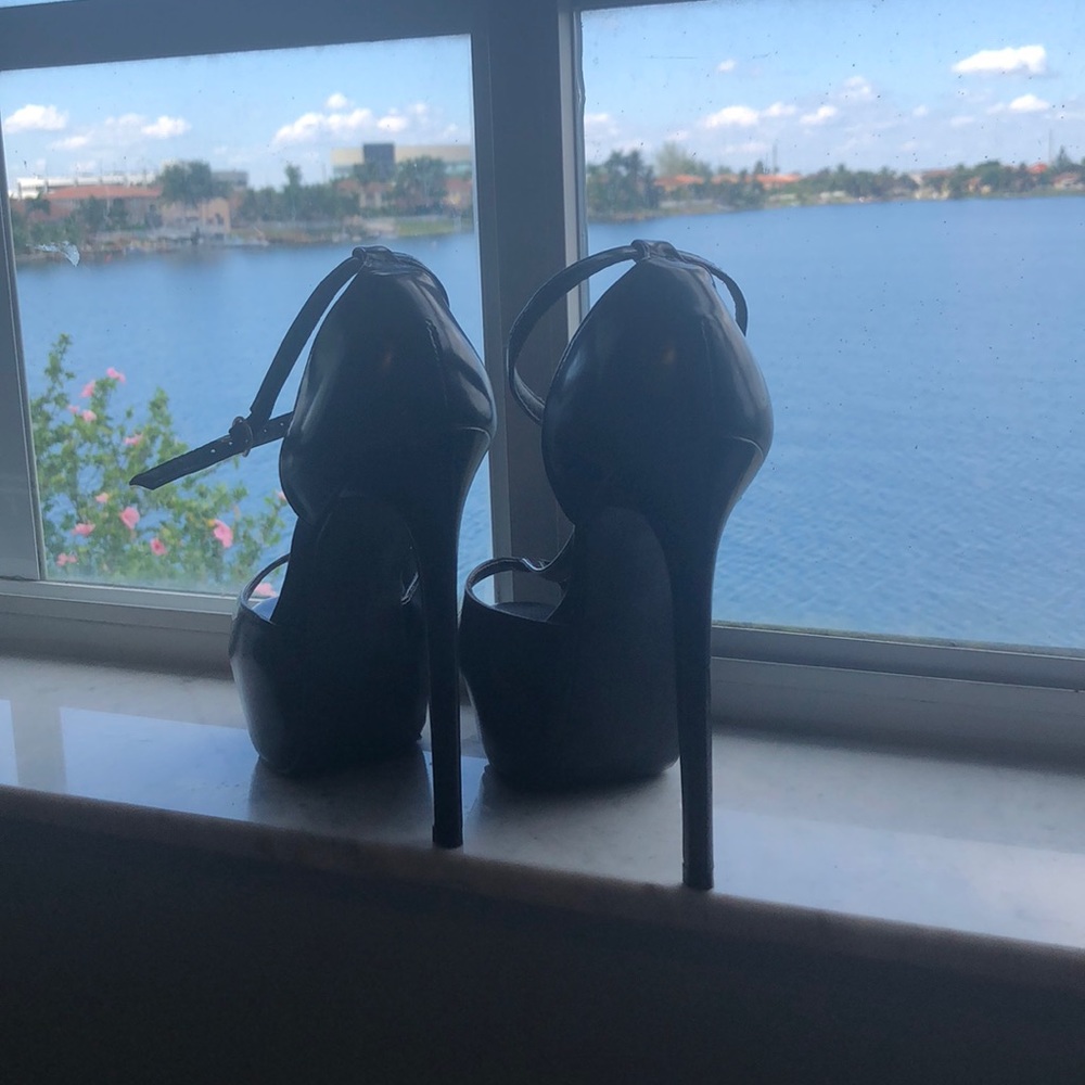 Heels - Picture 3 of 3